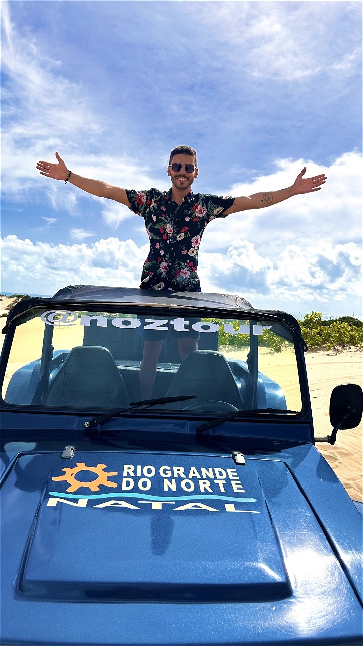 Grupo de clientes nos buggys da Noz Tour